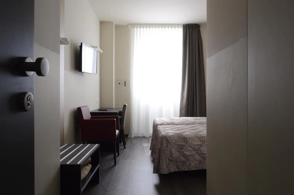 מסטרה Hotel Alexander