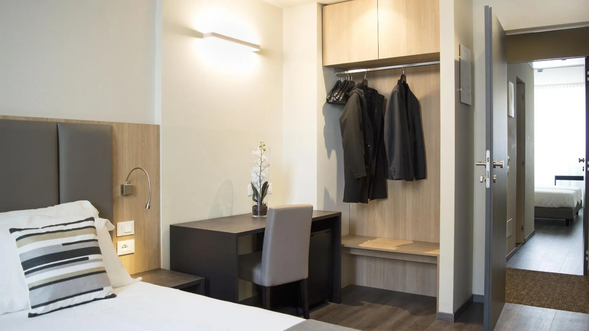 מסטרה Hotel Alexander