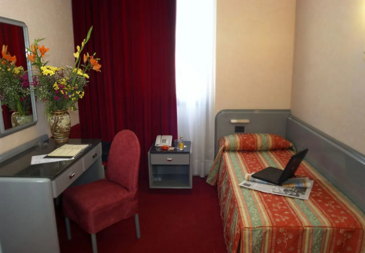 מסטרה Hotel Alexander