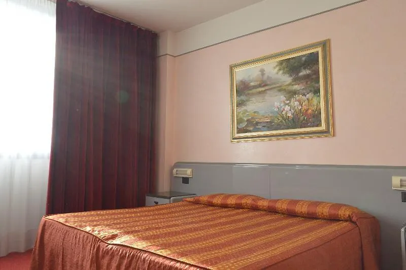 מסטרה Hotel Alexander
